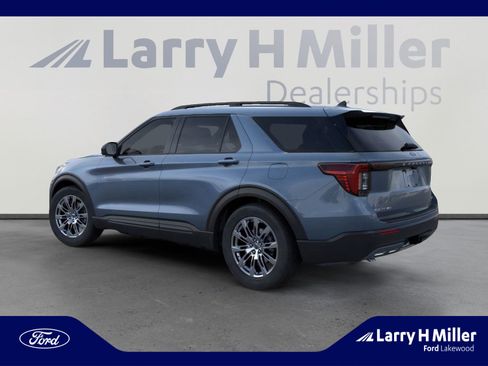 New 2026 Ford Explorer Active w/ Active Comfort Package image 4