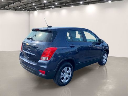 Used 2018 Chevrolet Trax LS FWD image 7