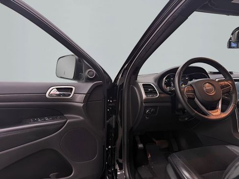 Used 2018 Jeep Grand Cherokee Altitude image 9