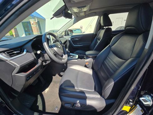 Used 2019 Toyota RAV4 Limited w/ Advanced Technology Package AWD/4WD image 21