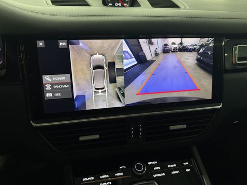 Used 2021 Porsche Cayenne Turbo AWD/4WD image 12