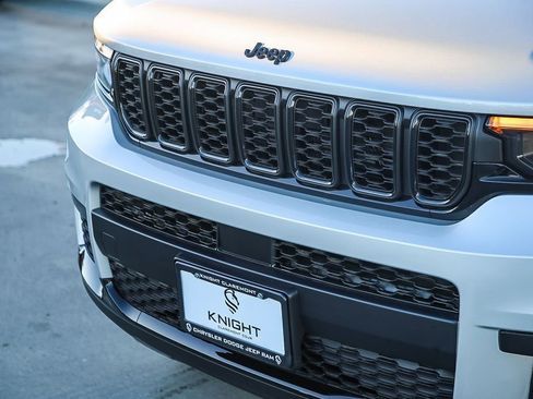 New 2025 Jeep Grand Cherokee L Altitude image 6