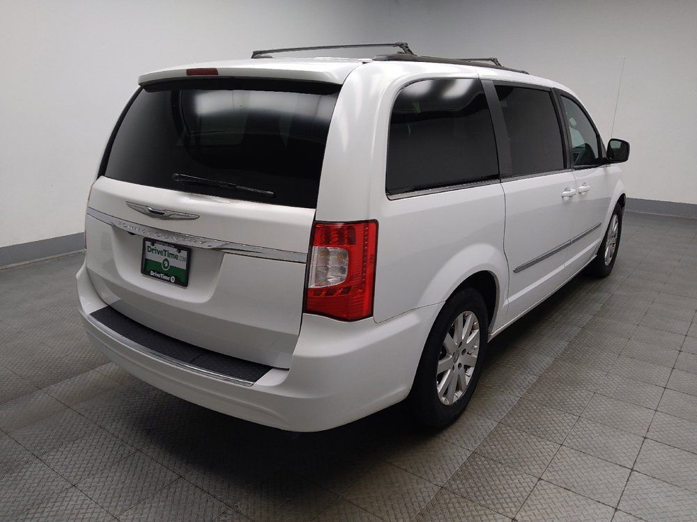 Used 2015 Chrysler Town & Country Touring FWD image 9