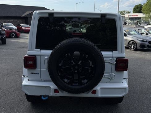 Used 2021 Jeep Wrangler Unlimited Sahara AWD/4WD image 16