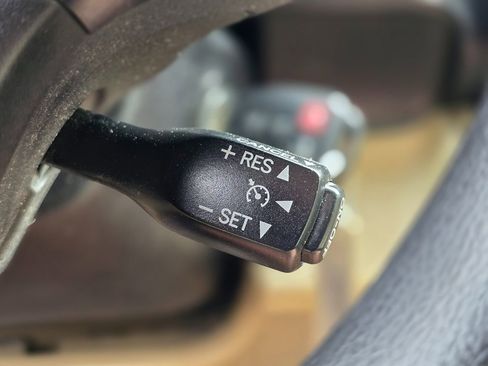 Used 2015 Toyota Camry LE image 27