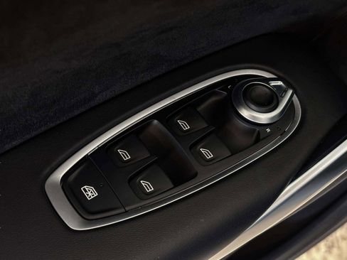 Used 2024 Aston Martin DBX image 20