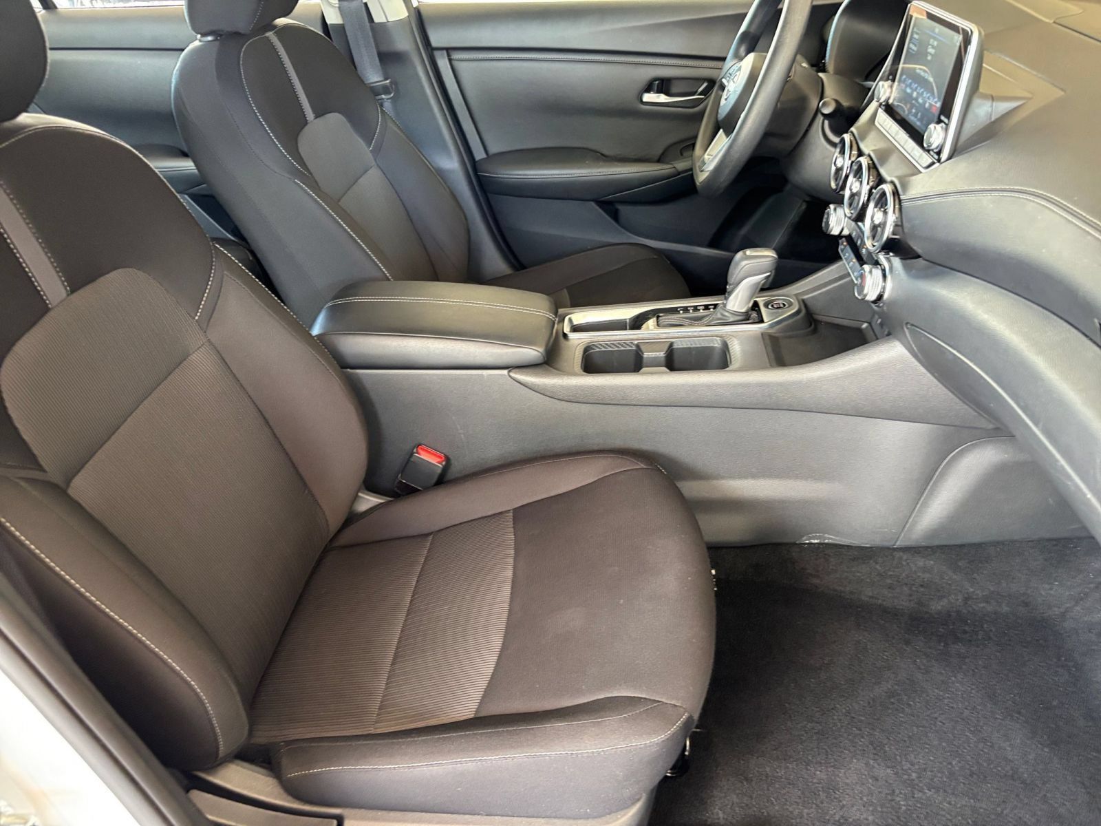 Used 2025 Nissan Sentra SV FWD image 33