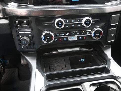 Used 2024 Ford F350 Lariat w/ Lariat Ultimate Package AWD/4WD image 9