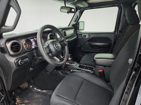 Used 2018 Jeep Wrangler Unlimited Sport AWD/4WD image 16