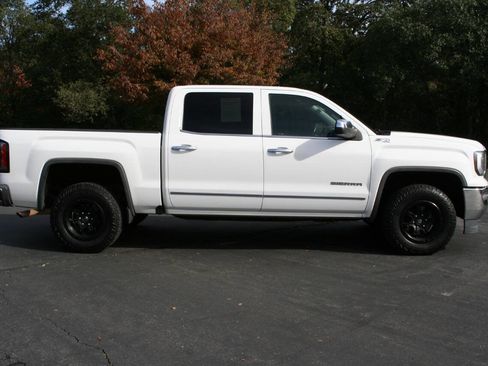 Used 2016 GMC Sierra 1500 SLT w/ Suspension Package, Off-Road image 3