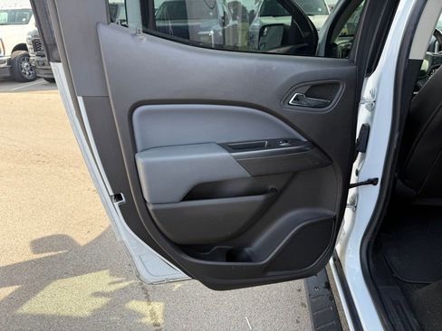 Used 2017 Chevrolet Colorado Z71 image 9