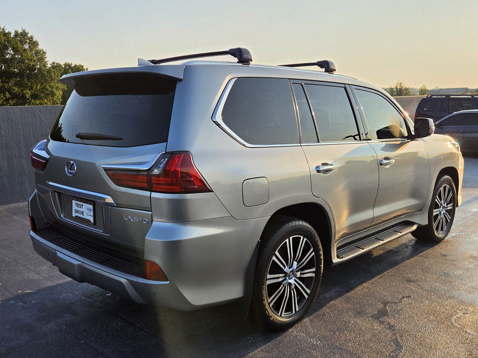 Used 2021 Lexus LX 570 4WD w/ Luxury Package image 5