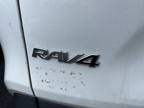 Used 2023 Toyota RAV4 XLE w/ Convenience Package image 8