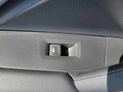 Used 2025 Volkswagen Tiguan SE FWD image 15