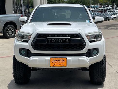 Used 2017 Toyota Tacoma TRD Sport w/ Tow Package RWD image 7