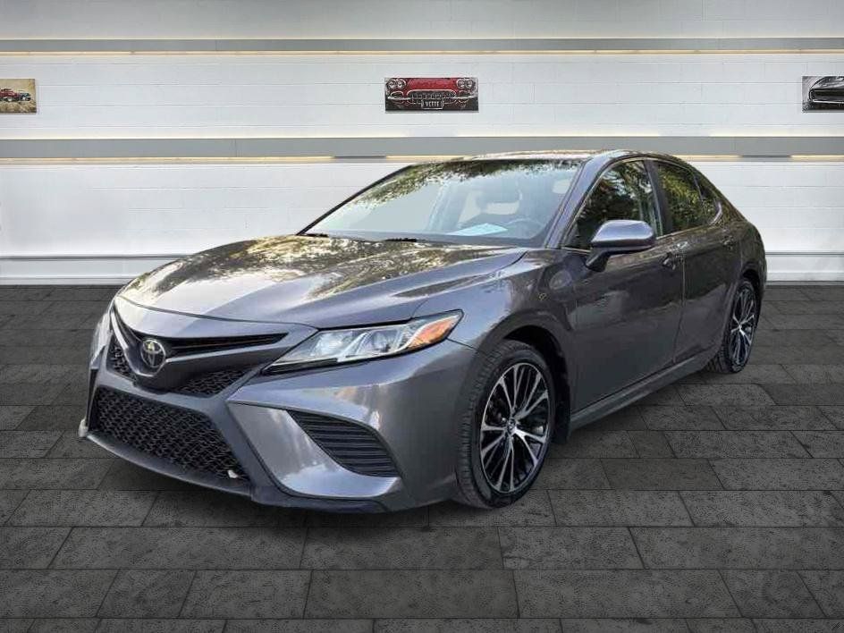 Used 2019 Toyota Camry SE FWD image 3