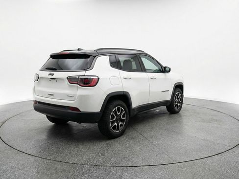 Used 2025 Jeep Compass Trailhawk image 9
