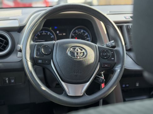 Used 2018 Toyota RAV4 LE image 14