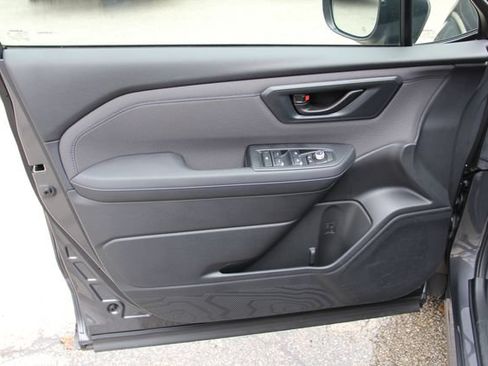 Used 2025 Subaru Forester Premium AWD/4WD image 16