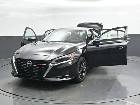 Used 2025 Nissan Altima 2.5 SR w/ SR Premium Package FWD image 47