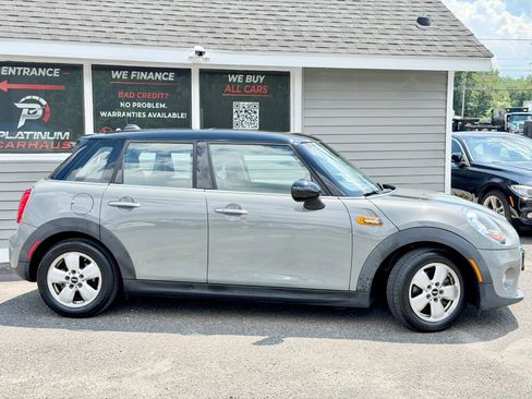 Used 2018 MINI Cooper 4-Door Hardtop w/ Premium Package FWD image 14
