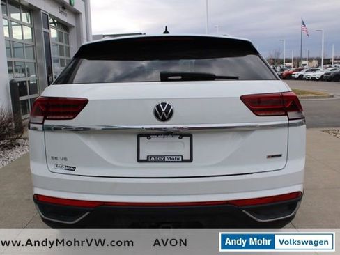 Used 2020 Volkswagen Atlas Cross Sport SE w/ Towing Package image 9