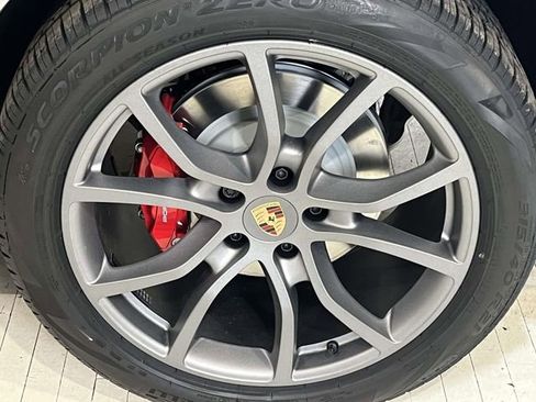 New 2026 Porsche Cayenne S image 13