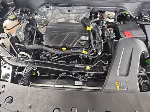Certified 2025 Chevrolet Trax RS w/ Sunroof Package FWD image 34