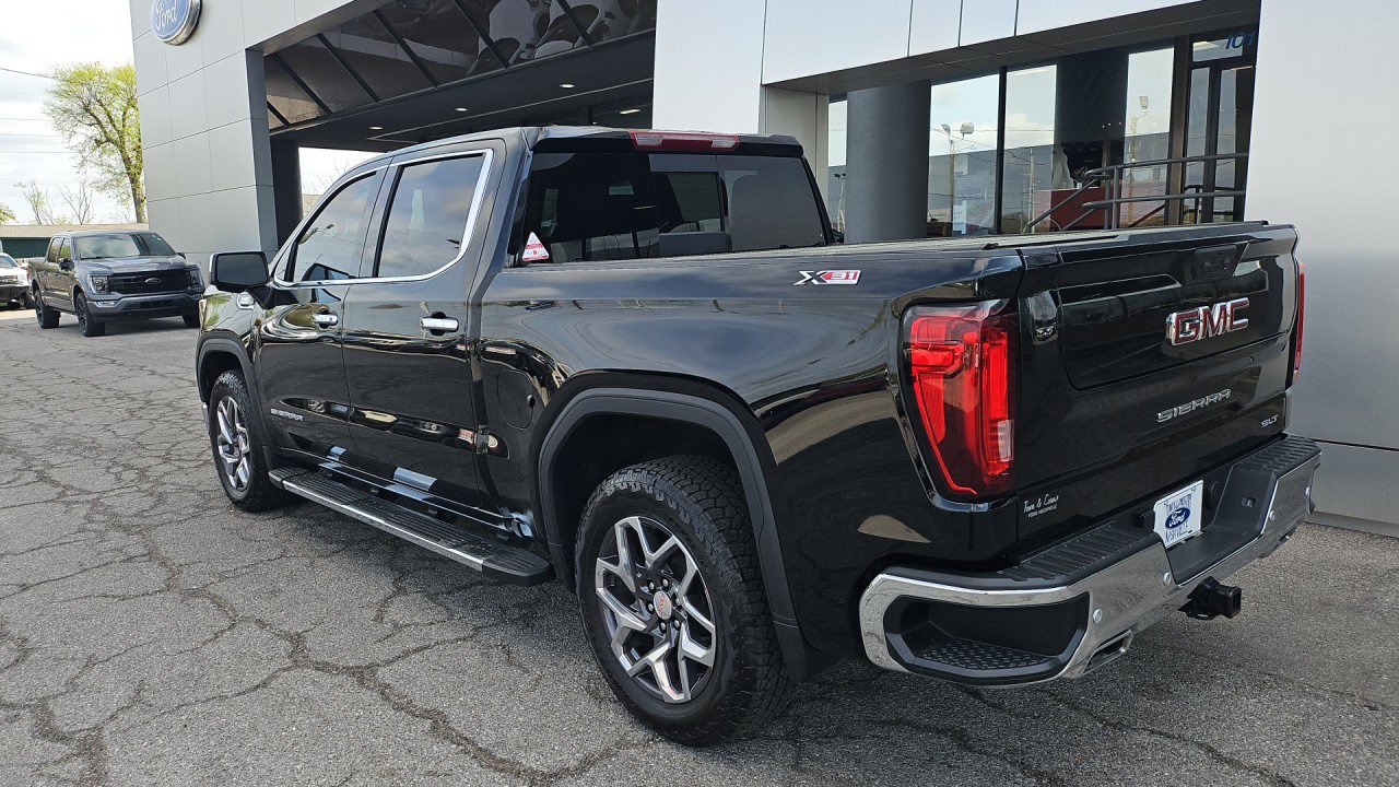 Used 2024 GMC Sierra 1500 SLT w/ SLT Premium Plus Package AWD/4WD image 3