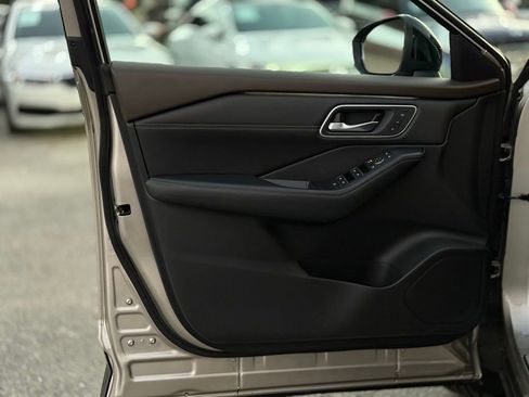 Used 2021 Nissan Rogue Platinum image 10