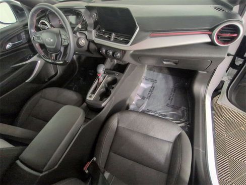 Certified 2024 Chevrolet Trax RS image 25