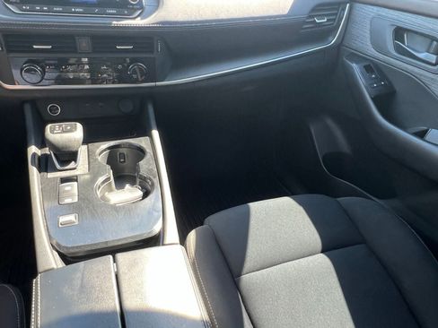 Used 2023 Nissan Rogue S FWD image 27