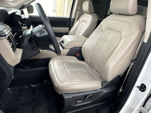 Used 2024 Ford Expedition Limited image 4
