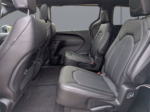 New 2026 Chrysler Pacifica Select w/ S Appearance Package image 14