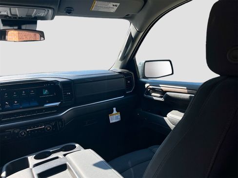 Used 2025 Chevrolet Silverado 1500 LT image 24