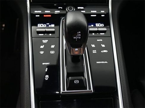 Used 2018 Porsche Panamera 4S image 3