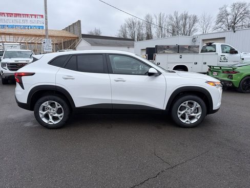 New 2026 Chevrolet Trax LS w/ LS Convenience Package image 2