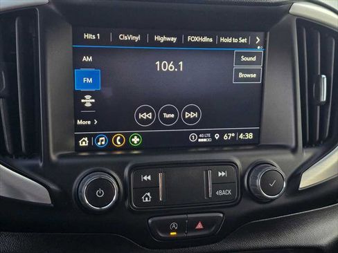 Used 2024 GMC Terrain SLT image 30