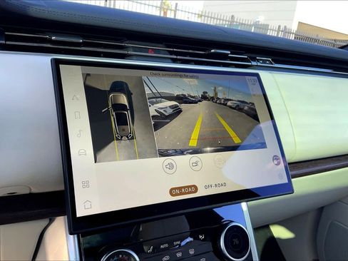 Used 2023 Land Rover Range Rover Long Wheelbase SE image 23