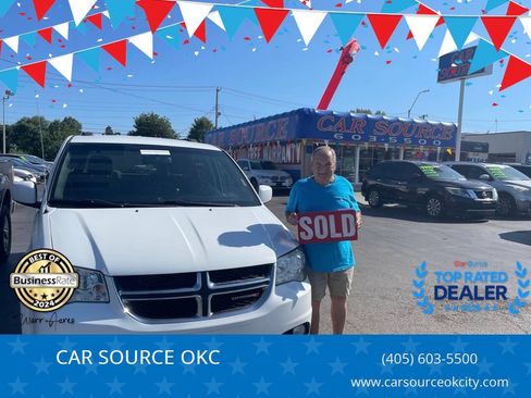 Used 2017 Dodge Grand Caravan SXT FWD image 1