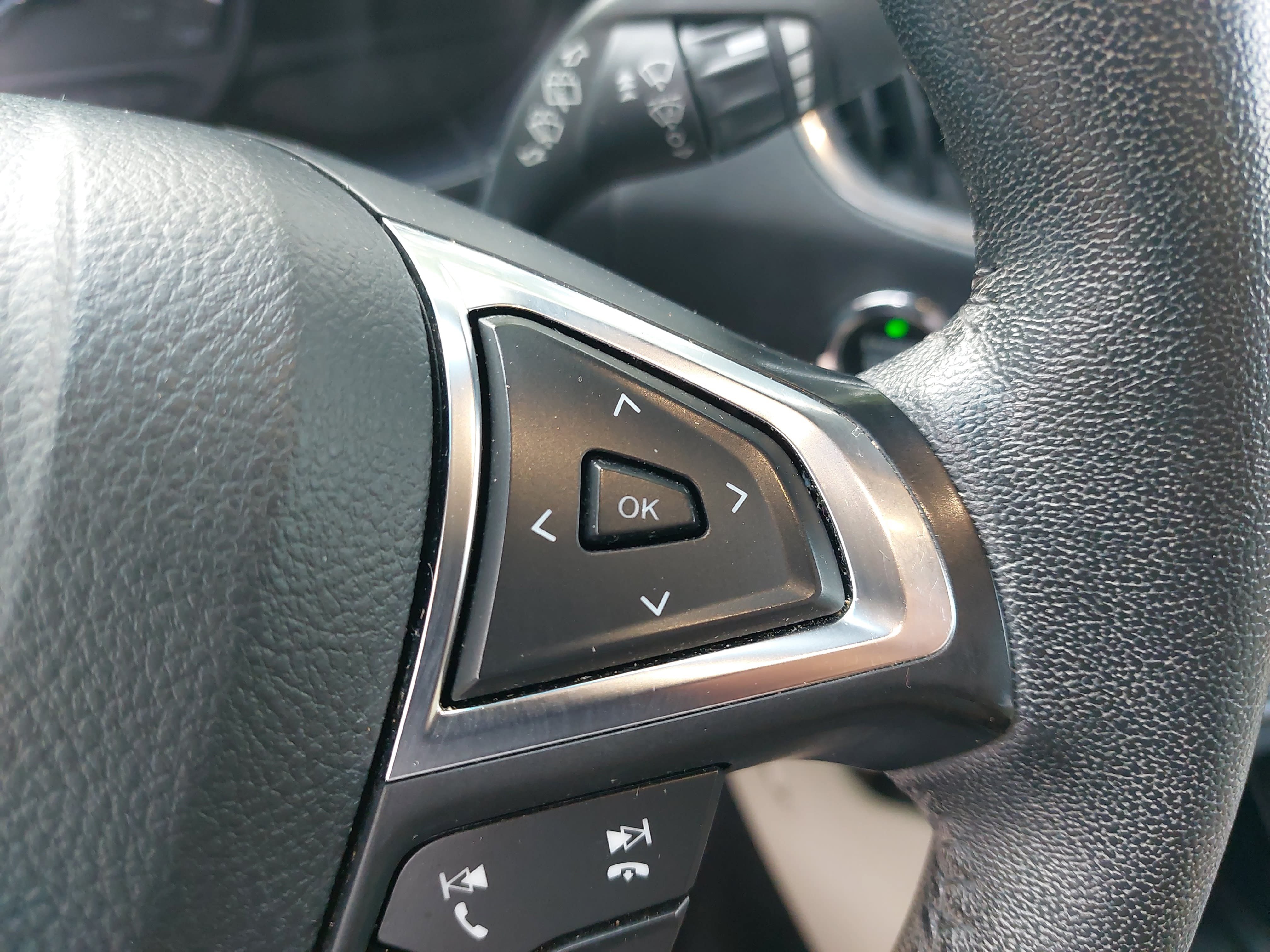 Used 2021 Ford Edge Titanium AWD/4WD image 18