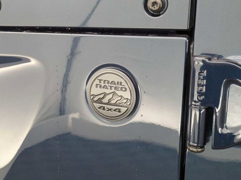 Used 2025 Jeep Gladiator Sport AWD/4WD image 11