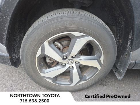 Used 2021 Toyota RAV4 SE w/ Weather & Moonroof Package image 15