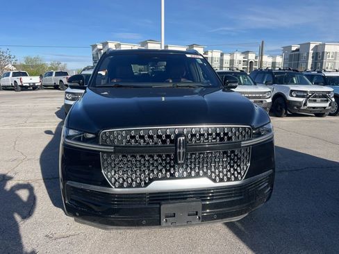 Used 2025 Lincoln Navigator Reserve image 20