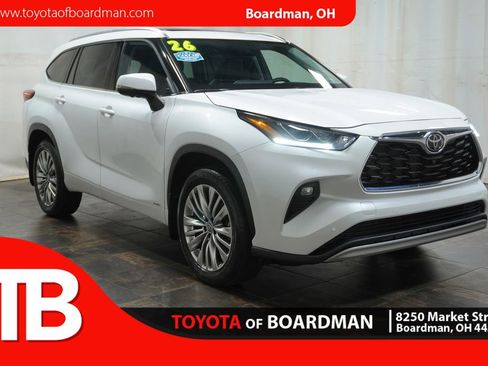 Used 2026 Toyota Highlander Platinum AWD/4WD image 1