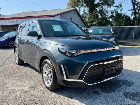 Used 2025 Kia Soul LX w/ LX Technology Package FWD image 1