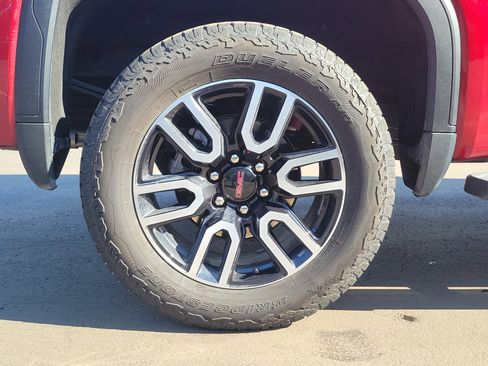 Certified 2025 GMC Sierra 1500 AT4 w/ AT4 Premium Package image 5