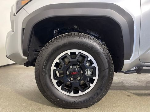 Certified 2025 Toyota Tacoma TRD Off-Road image 11