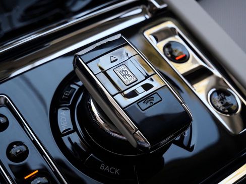 New 2026 Rolls-Royce Cullinan AWD/4WD image 32