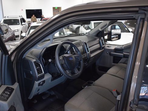 Used 2017 Ford F350 XLT w/ XLT Premium Package image 40